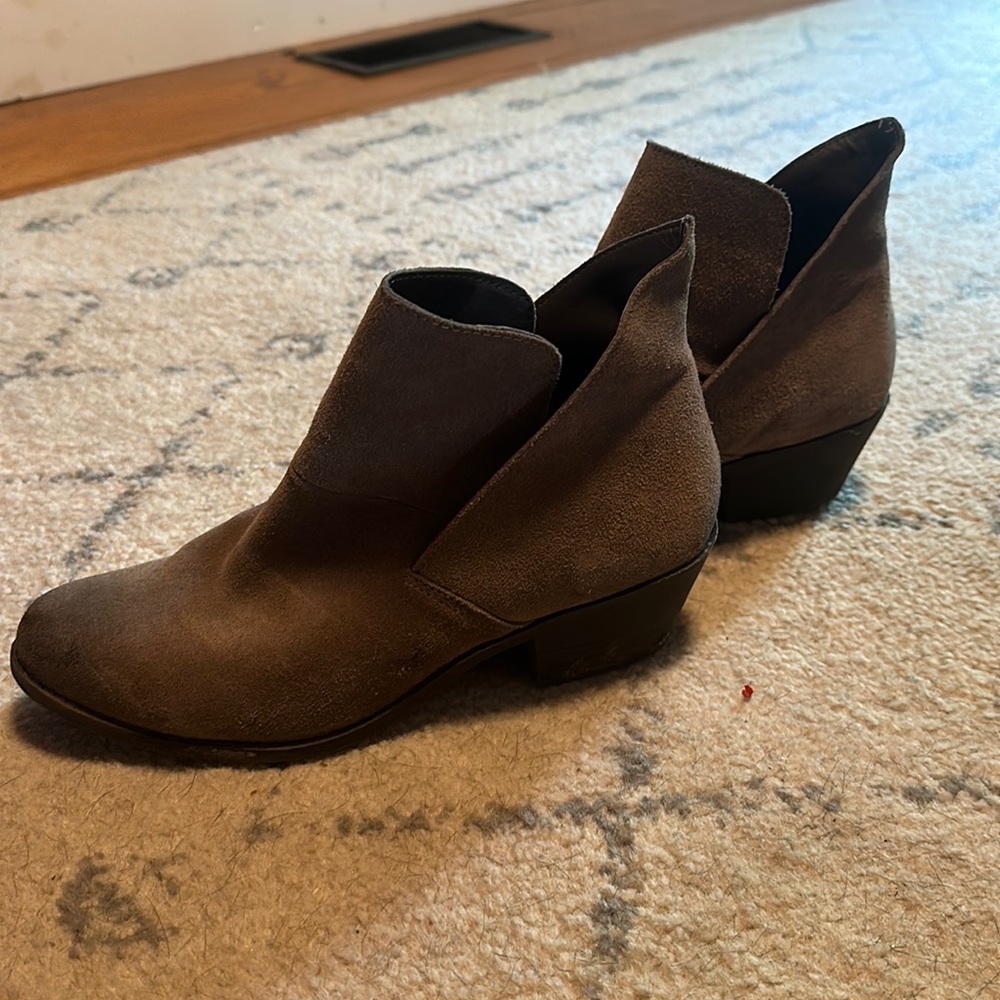 Me Too slip-on boots, size 7.5m